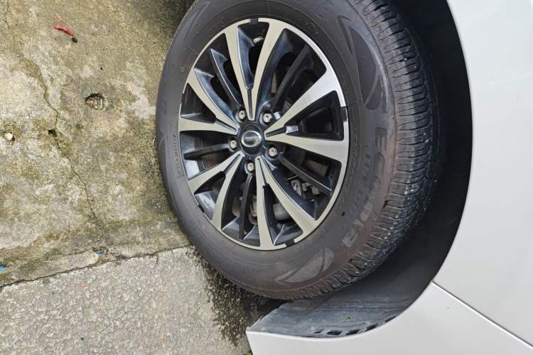 Used GAC Trumpchi M8 2021 Revised Version Lingxiu Series 390T Luxury Edition Right Front Wheel Hub