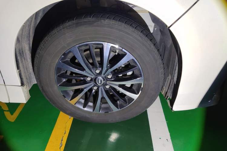 Used GAC Trumpchi M8 2021 Revised Version Lingxiu Series 390T Luxury Edition Right Front Wheel Hub