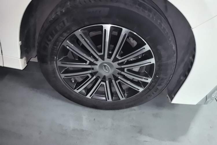 Used GAC Trumpchi M8 2021 Lingxiu Series 390T Ultimate Edition Right Front Wheel Hub