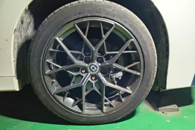 Used GAC Trumpchi M8 2021 Revised Version Lingxiu Series 390T Luxury Edition Right Front Wheel Hub