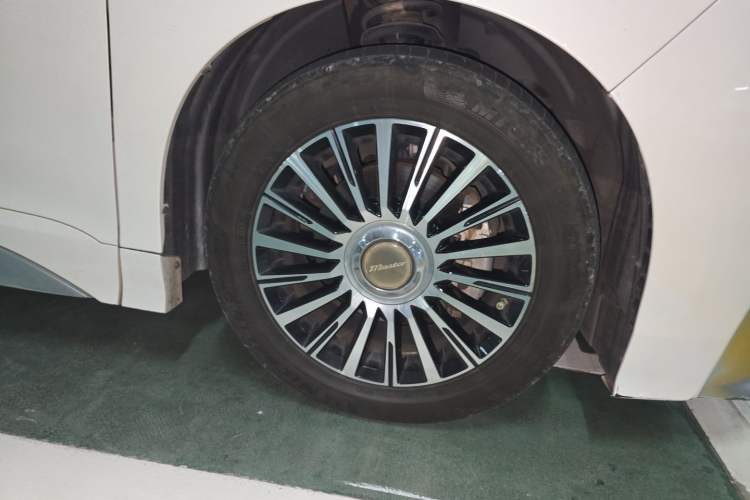 Used GAC Trumpchi M8 2021 Master Series 390T Four-Seat Glory Edition Right Front Wheel Hub