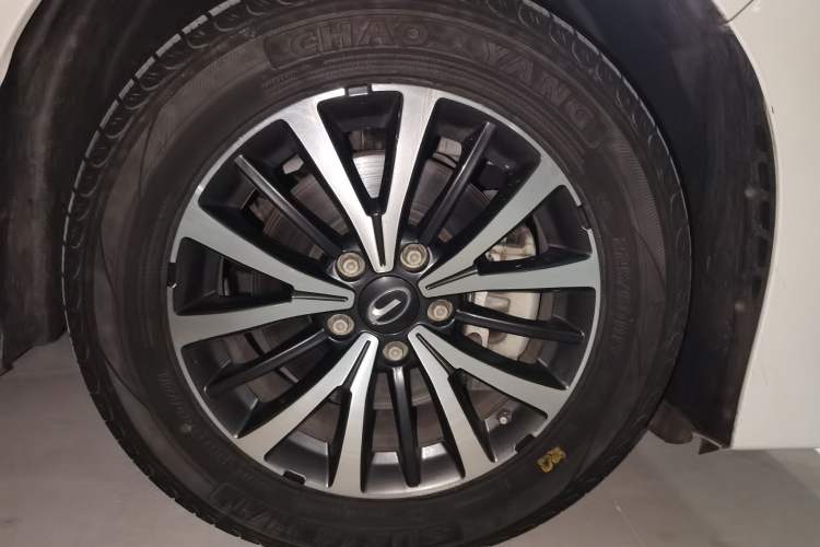 Used GAC Trumpchi M8 2021 Revised Version Lingxiu Series 390T Luxury Edition Right Front Wheel Hub