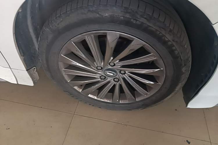 Used GAC Trumpchi M8 2021 Master Series 390T Prestige Edition Right Front Wheel Hub