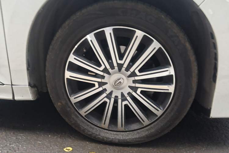 Used GAC Trumpchi M8 2021 Lingxiu Series 390T Deluxe Edition Right Front Wheel Hub