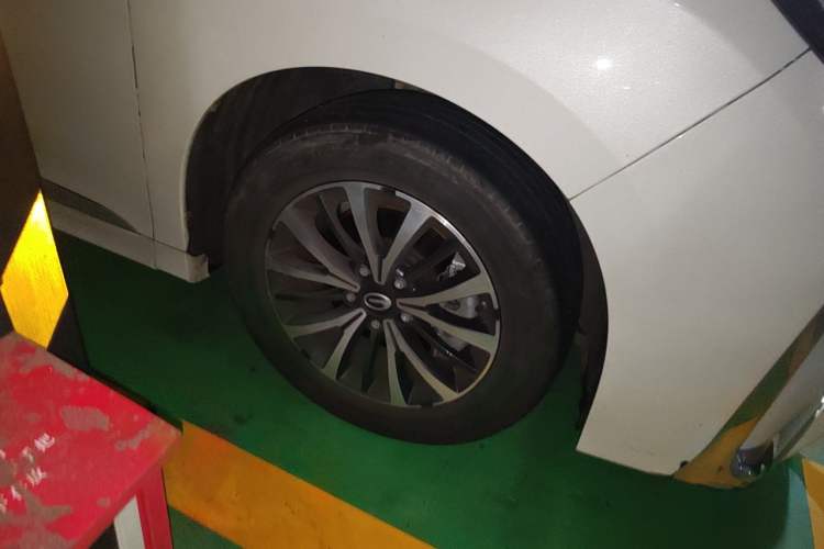 Used GAC Trumpchi M8 2021 Revised Version Lingxiu Series 390T Luxury Edition Right Front Wheel Hub