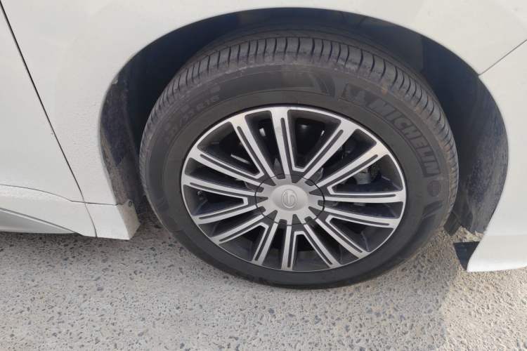 Used GAC Trumpchi M8 2021 Master Series 390T Prestige Edition Right Front Wheel Hub