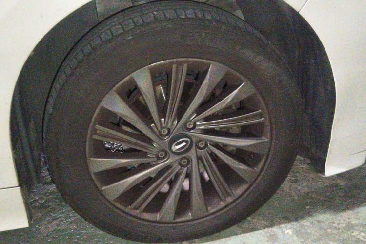 Used GAC Trumpchi M8 2021 Master Series 390T Deluxe Wellness Edition Right Front Wheel Hub