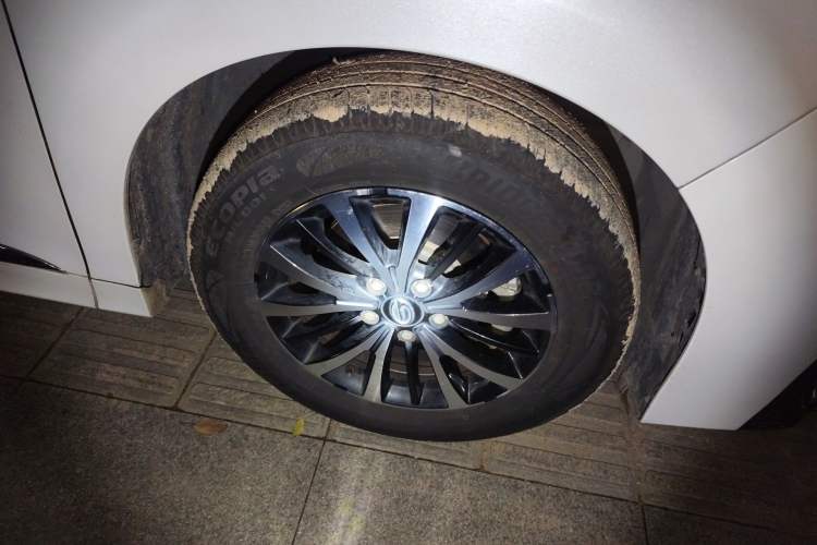 Used GAC Trumpchi M8 2021 Revised Version Lingxiu Series 390T Luxury Edition Right Front Wheel Hub