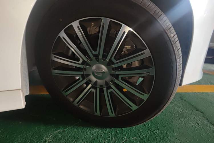 Used GAC Trumpchi M8 2021 Lingxiu Series 390T Ultimate Edition Right Front Wheel Hub