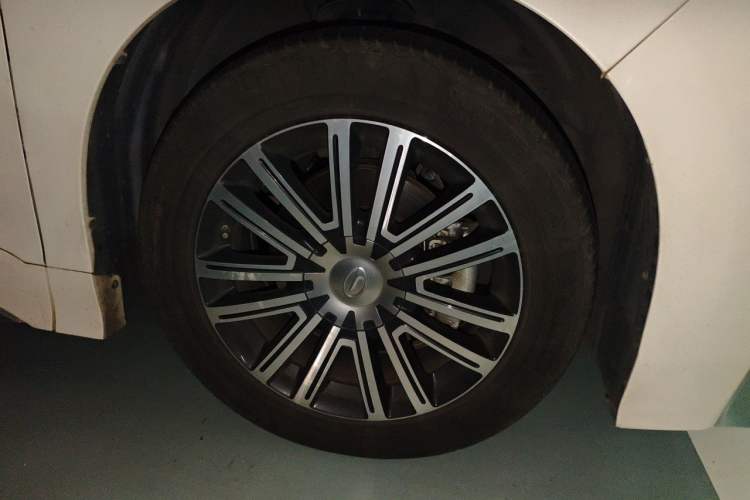 Used GAC Trumpchi M8 2021 Master Series 390T Prestige Edition Right Front Wheel Hub