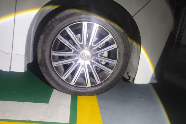 Used GAC Trumpchi M8 2021 Master Series 390T Prestige Edition Right Front Wheel Hub