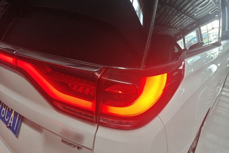 Used GAC Trumpchi M8 2021 Lingxiu Series 390T Ultimate Edition Right Rear Taillight