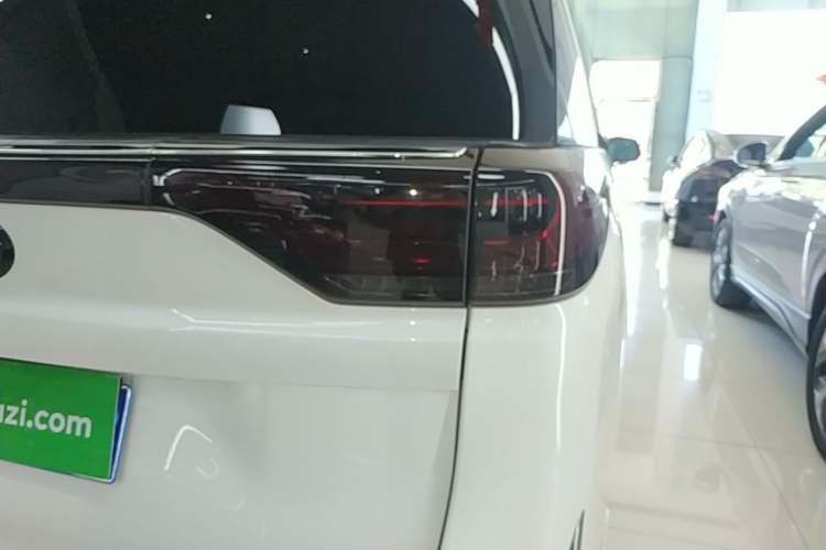 Used GAC Trumpchi M8 2021 Lingxiu Series 390T Deluxe Edition Right Rear Taillight