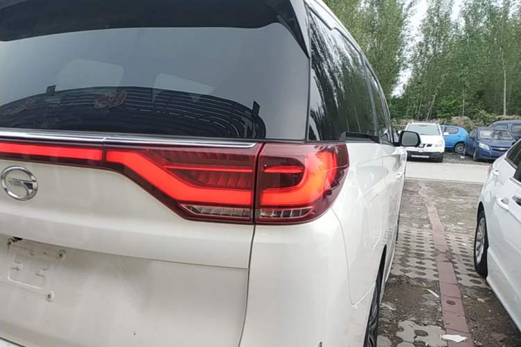 Used GAC Trumpchi M8 2021 Lingxiu Series 390T Ultimate Edition Right Rear Taillight