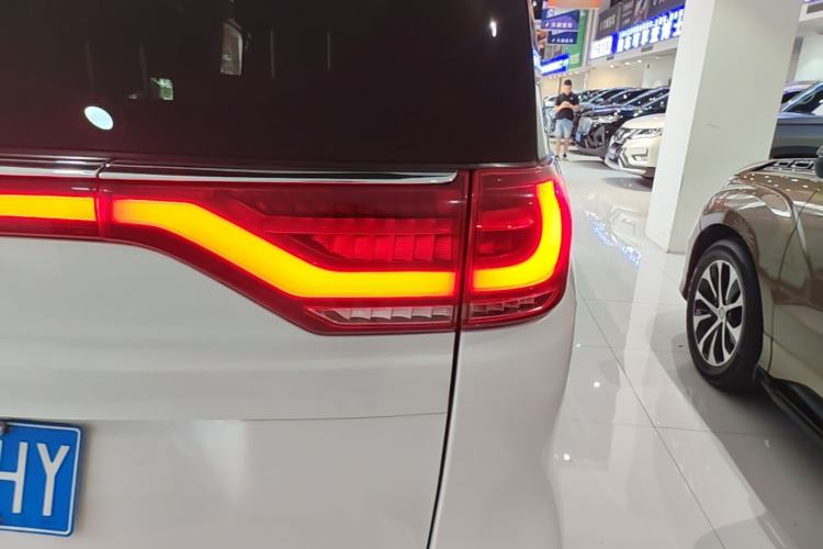 Used GAC Trumpchi M8 2021 Master Series 390T Prestige Edition Right Rear Taillight