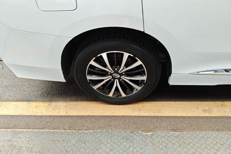 Used GAC Trumpchi M8 2021 Revised Version Lingxiu Series 390T Luxury Edition Right Rear Wheel Hub