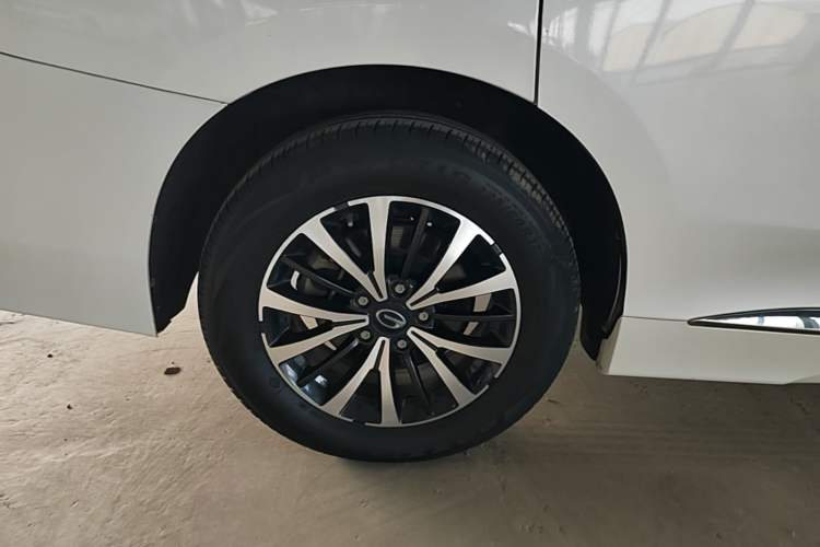 Used GAC Trumpchi M8 2021 Revised Version Lingxiu Series 390T Luxury Edition Right Rear Wheel Hub