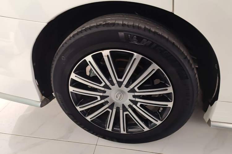 Used GAC Trumpchi M8 2021 Master Series 390T Prestige Edition Right Rear Wheel Hub