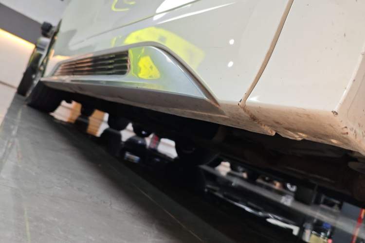 Used GAC Trumpchi M8 2021 Master Series 390T Ultimate Edition Right Side Sill