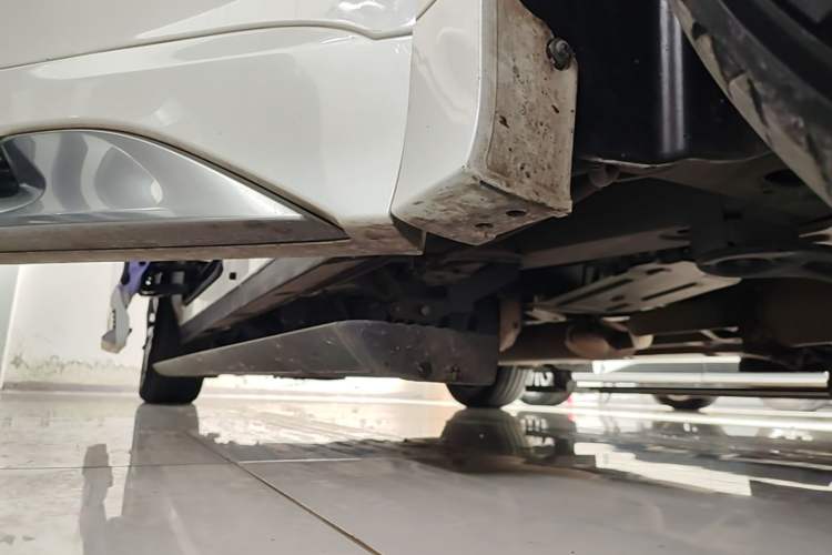 Used GAC Trumpchi M8 2021 Master Series 390T Prestige Edition Right Side Sill
