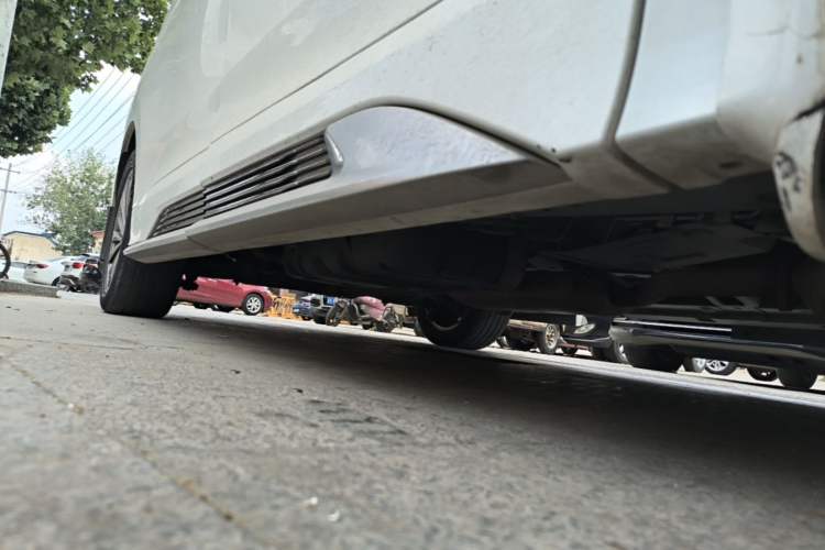 Used GAC Trumpchi M8 2021 Master Series 390T Ultimate Edition Right Side Sill