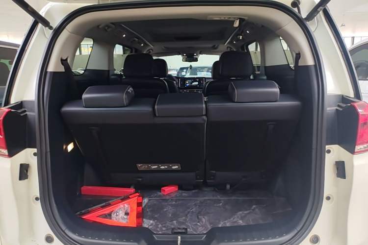 Used GAC Trumpchi M8 2021 Lingxiu Series 390T Deluxe Edition Trunk