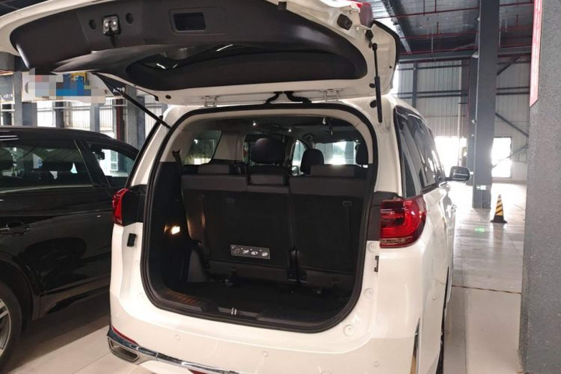 Used GAC Trumpchi M8 2021 Lingxiu Series 390T Deluxe Edition Trunk