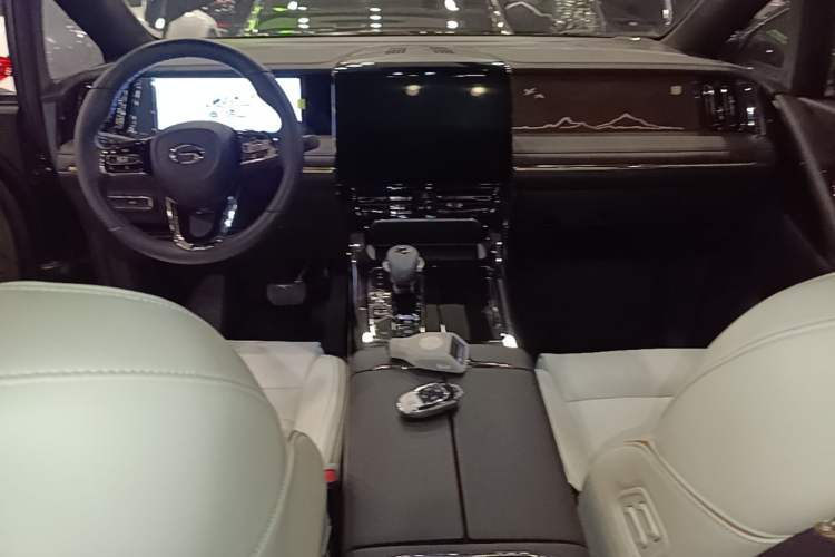 Used GAC Trumpchi M8 2023 Zongshi Series 400T Flagship Edition Center Console