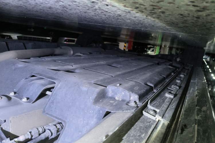 Used GAC Trumpchi M8 2023 Zongshi Series 400T Flagship Edition Chassis Front Right