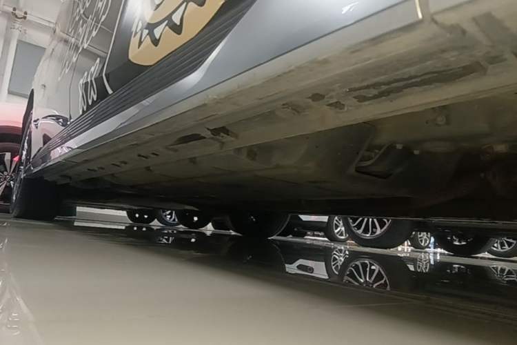 Used GAC Trumpchi M8 2023 Zongshi Series 400T Flagship Edition Chassis Front Right