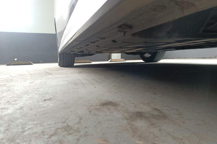 Used GAC Trumpchi M8 2023 Zongshi Series Dual-Motor Flagship Edition Chassis Front Right