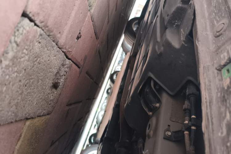 Used GAC Trumpchi M8 2023 Zongshi Series Dual-Motor YuZun Edition Chassis Front Right