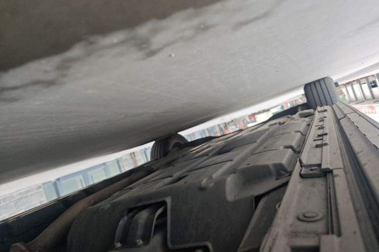 Used GAC Trumpchi M8 2023 Zongshi Series Dual-Motor YuZun Edition Chassis Front Right