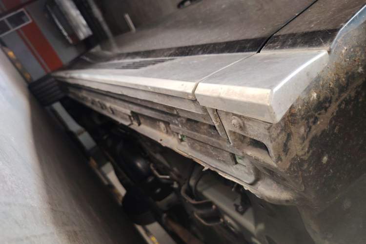 Used GAC Trumpchi M8 2023 Zongshi Series Dual-Motor Supreme Edition Chassis Front Right