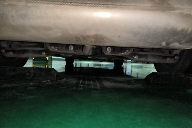 Used GAC Trumpchi M8 2023 Zongshi Series Dual-Motor YuZun Edition Chassis Rear