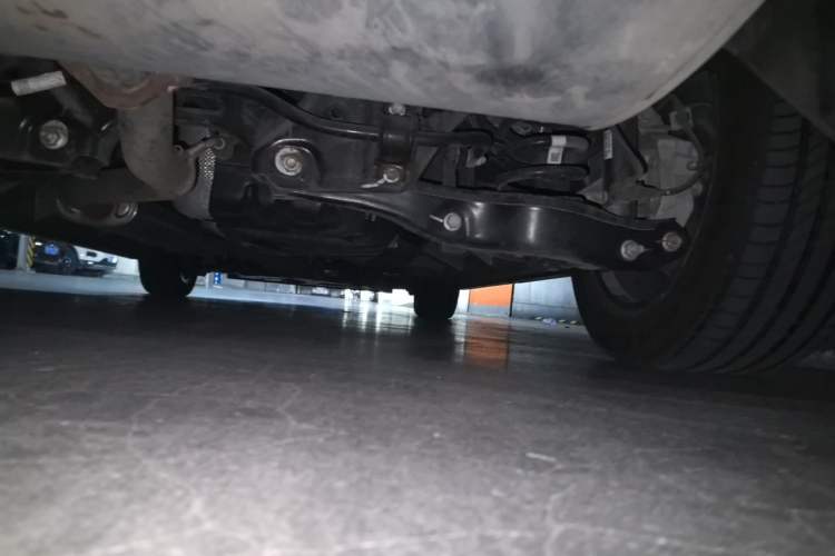 Used GAC Trumpchi M8 2023 Zongshi Series Dual-Motor Supreme Edition Chassis Rear