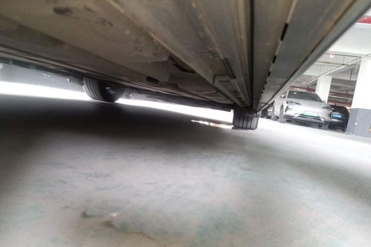 Used GAC Trumpchi M8 2023 Zongshi Series Dual-Motor Flagship Edition Chassis Rear Right