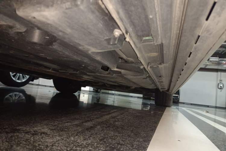 Used GAC Trumpchi M8 2023 Zongshi Series Dual-Motor Flagship Edition Chassis Rear Right