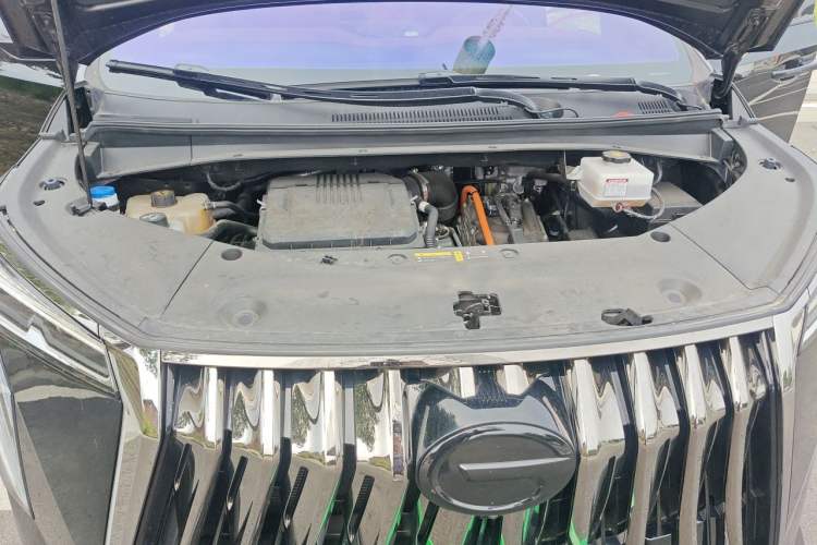 Used GAC Trumpchi M8 2023 Zongshi Series Dual-Motor YuZun Edition Engine Bay
