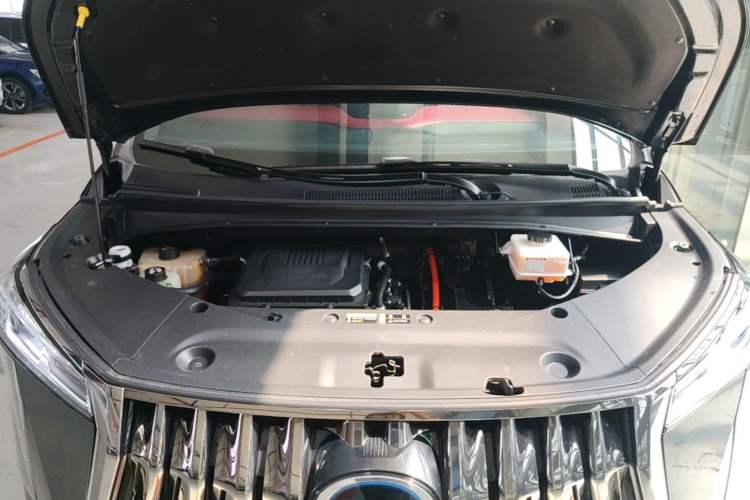 Used GAC Trumpchi M8 2023 Zongshi Series Dual-Motor Flagship Edition Engine Bay