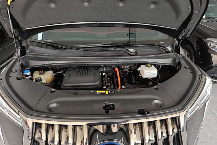 Used GAC Trumpchi M8 2023 Zongshi Series Dual-Motor Flagship Edition Engine Bay