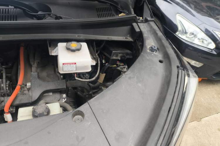 Used GAC Trumpchi M8 2023 Zongshi Series Dual-Motor Supreme Edition Engine Bay Left