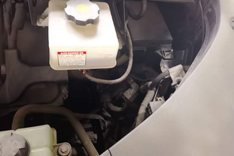 Used GAC Trumpchi M8 2023 Zongshi Series Dual-Motor YuZun Edition Engine Bay Left