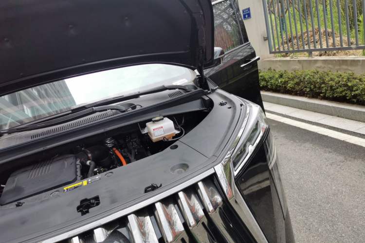 Used GAC Trumpchi M8 2023 Zongshi Series Dual-Motor Flagship Edition Engine Bay Left