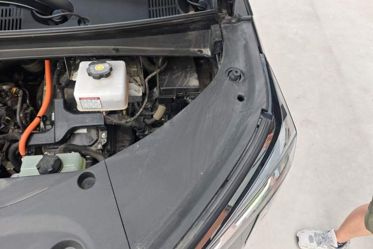 Used GAC Trumpchi M8 2023 Zongshi Series Dual-Motor YuZun Edition Engine Bay Left