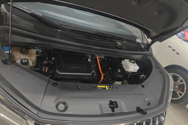 Used GAC Trumpchi M8 2023 Zongshi Series Dual-Motor YuZun Edition Engine Bay