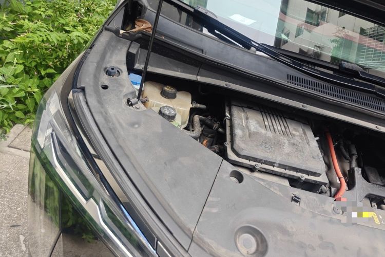 Used GAC Trumpchi M8 2023 Zongshi Series Dual-Motor Flagship Edition Engine Bay Right