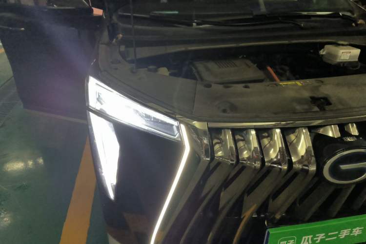 Used GAC Trumpchi M8 2023 Zongshi Series Dual-Motor YuZun Edition Engine Bay Right