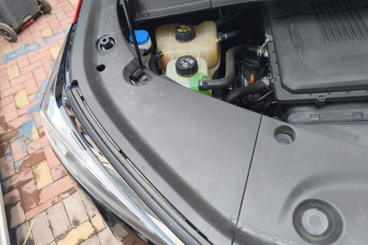 Used GAC Trumpchi M8 2023 Zongshi Series Dual-Motor YuZun Edition Engine Bay Right