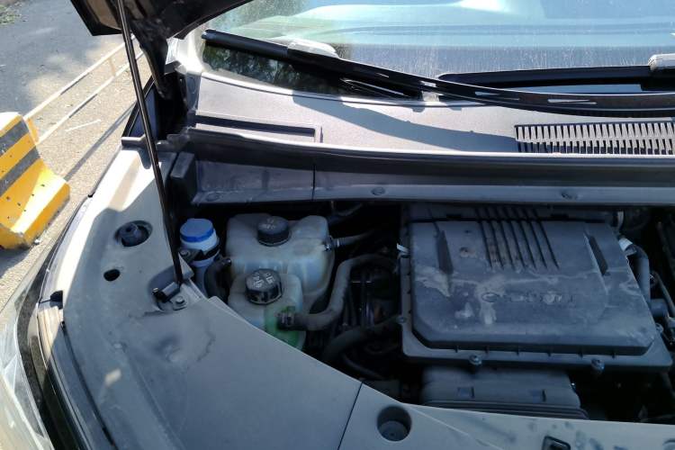 Used GAC Trumpchi M8 2023 Zongshi Series Dual-Motor Supreme Edition Engine Bay Right